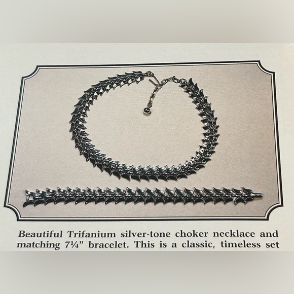 Trifari Silver Leaves Bracelet - Picture 14 of 15